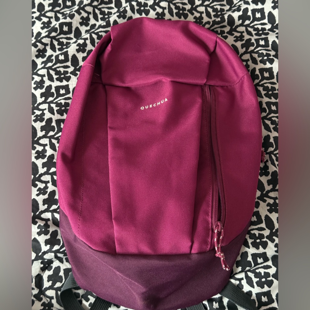 Quechua 10”x14” Burgundy Bag